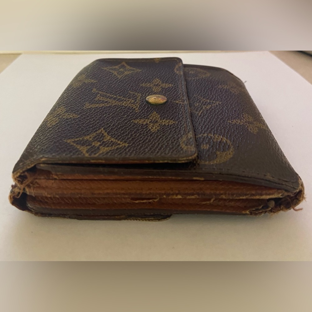 Vintage Louis Vuitton Monogrammed Compact Wallet- 90s - Picture 3 of 14